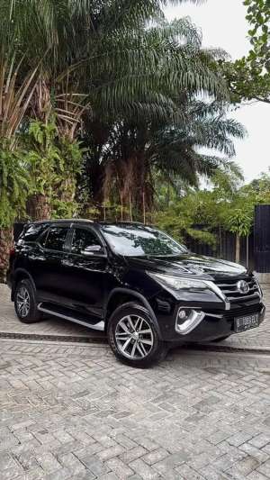 Toyota Fortuner VRZ lokasi di  , tersedia melalui melalui situs Olx