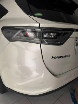 Toyota harrier putih mutiara lokasi di  , tersedia melalui melalui situs Olx