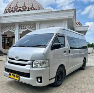 Toyota Hiace commuter lokasi di  , tersedia melalui melalui situs Olx