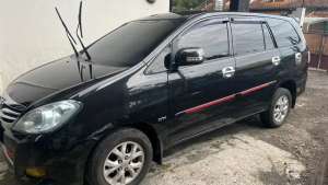 Toyota Kijang Innova 2010 Bensin lokasi di  , tersedia melalui melalui situs Olx