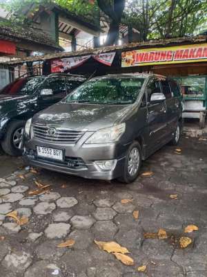 Toyota Kijang Innova 2011 Bensin lokasi di  , tersedia melalui melalui situs Olx