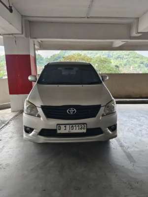 Toyota Kijang Innova 2013 Bensin lokasi di  , tersedia melalui melalui situs Olx