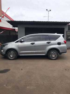 Jual bekas Toyota Kijang Innova 2019 upgrade venturer,lokasi di  