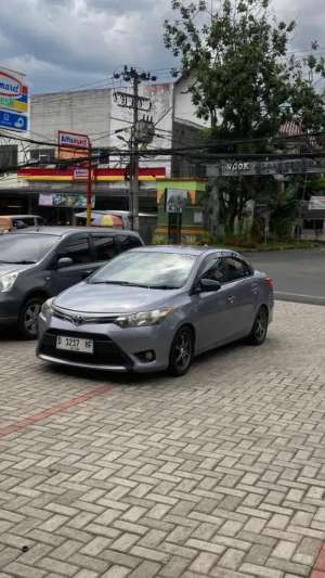 Toyota limo 2016 MT lokasi di  , tersedia melalui melalui situs Olx