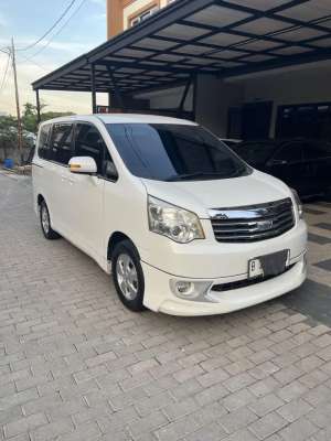 Toyota nav1 2013 lokasi di  , tersedia melalui melalui situs Olx