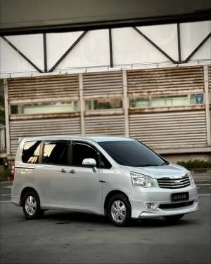 Jual bekas Toyota Nav1 V 2013,lokasi di  