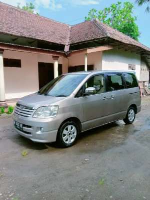 Toyota noah dijual... , tersedia melalui melalui situs Olx