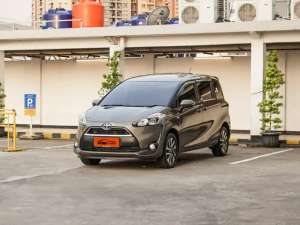 Toyota Sienta 1.5 V Manual 2017 genap coklat lokasi di  , tersedia melalui melalui situs Olx