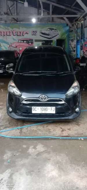 Toyota Sienta V 1.5MT 2017 lokasi di  , tersedia melalui melalui situs Olx
