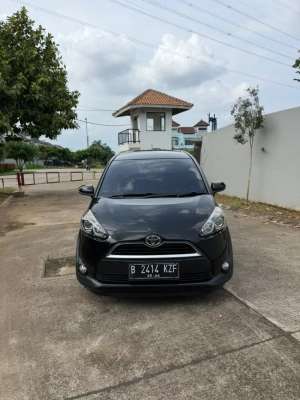 Jual bekas Toyota Sienta V nik 2019 pemakaian 2021 low km,lokasi di  