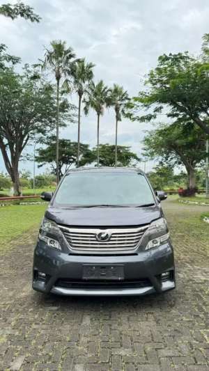 Toyota Vellfire 2010 lokasi di  , tersedia melalui melalui situs Olx