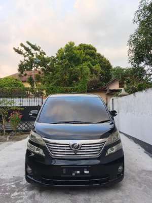 Toyota Vellfire 2010 Bensin lokasi di  , tersedia melalui melalui situs Olx