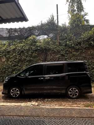 Toyota Voxy 2018 lokasi di  , tersedia melalui melalui situs Olx