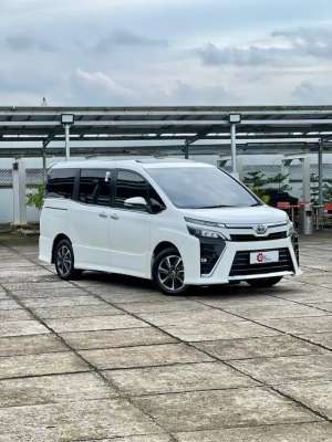 Toyota Voxy 2021 lokasi di  , tersedia melalui melalui situs Olx