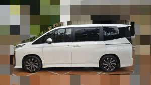 Toyota Voxy 2022 Bensin lokasi di  , tersedia melalui melalui situs Olx