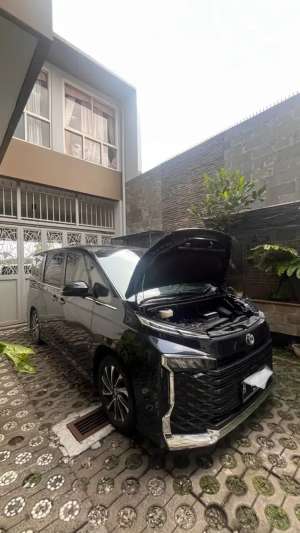 Toyota Voxy 2022 Bensin lokasi di  , tersedia melalui melalui situs Olx