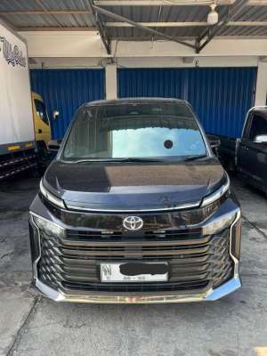 Toyota Voxy 2023 Hitam Metalik lokasi di  , tersedia melalui melalui situs Olx