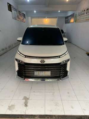 Toyota voxy tahun 2022 lokasi di  , tersedia melalui melalui situs Olx