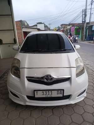 Toyota Yaris tipe s lokasi di  , tersedia melalui melalui situs Olx