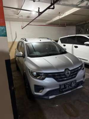 Jual bekas Triber 1.0 RXZ 4X2 AT,lokasi di Jakarta Barat