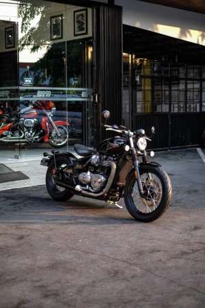 Jual bekas TRIUMPH BONNEVILLE BOBBER 2017 FULL PAPER LIKE NEW MULUS,lokasi di  