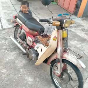 V80 Merah original mesin sehat siap pakai lokasi di  , tersedia melalui melalui situs Olx