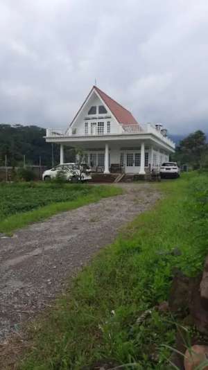 Villa di kawasan trawas, mojokerto Regency Jawa Timur lokasi di Mojokerto Kab., tersedia melalui melalui situs Olx