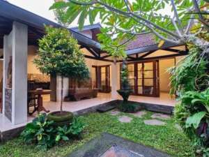 Villa Tropis Balinese di Kedewatan Ubud lokasi di Gianyar Kab., tersedia melalui melalui situs Olx