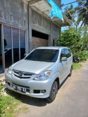 Jual bekas Xenia Li Deluxe 2011 mesin sehat murah,lokasi di Kebumen Kab.