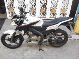 Jual bekas Yamaha Vixion Advance 2015 ss lengkap mesin bagus stater tokcer, B DKI,lokasi di Bekasi Kota
