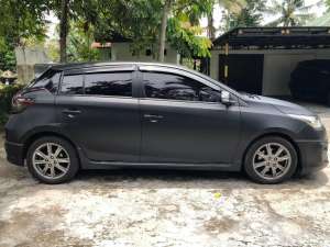 Jual bekas YARIS TRD Sportivo Black 2016 Plat B Jakarta Timur KM rendah,lokasi di  