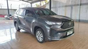 Jual bekas ZENIX V AT KM 10 RIBU,lokasi di  