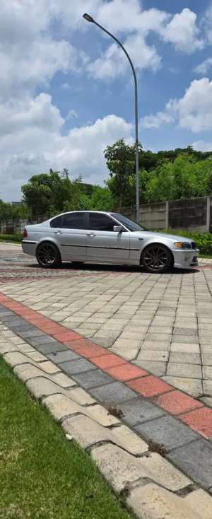 BMW 320i 2002 Bensin , tersedia melalui melalui situs Olx
