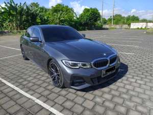 BMW 330i M-Sport, Feb. 2022 , tersedia melalui melalui situs Olx