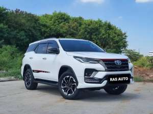 Jual bekas FACELIFTToyota Fortuner 2.4 VRZ TRD AT 2021 Putih,lokasi di Bekasi Kota