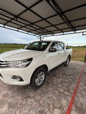Hilux Double Cabin type G manual , tersedia melalui melalui situs Olx
