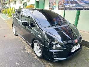 Honda jazz 2013 , tersedia melalui melalui situs Olx