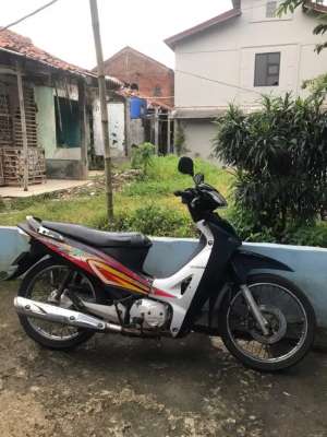 Honda Karisma 2004 , tersedia melalui melalui situs Olx