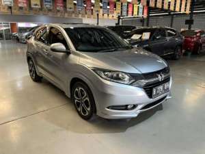 Jual bekas HR-V 1.8 Prestige AT 2017 Pajak Panjang Low KM Mulus Siap Pakai,lokasi di Jakarta Barat
