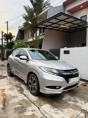 Jual bekas Low Km - Honda HRV Pretige 1.8Mulus 2015 Silver Metalic,lokasi di Bandung Kota