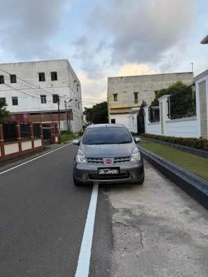 Nissan Livina XV tahun 2008 Manual , tersedia melalui melalui situs Olx