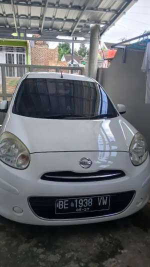 Nissan March 1.2 L Kinyis , tersedia melalui melalui situs Olx