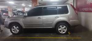 Nissan Xtrail T30 2008 , tersedia melalui melalui situs Olx