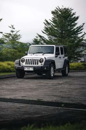 Jual bekas RUBICON WRANGLER SPORT 3.6 BENSIN AT 2013 BISA PROSES KREDIT,lokasi di Malang Kota
