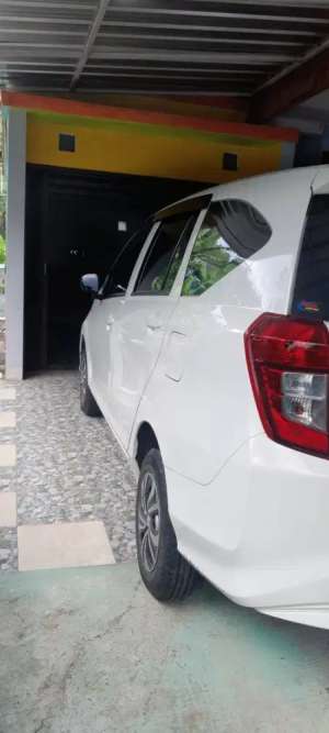 Jual bekas Sigra D 2024 Manual, pajak aktif sampai Maret 2027 kilometer 3500,lokasi di Garut Kab.