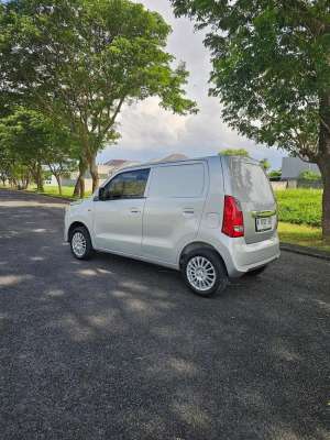 Jual bekas Suzuki Karimun Wagon R 2019 Bensin,lokasi di Surabaya Kota