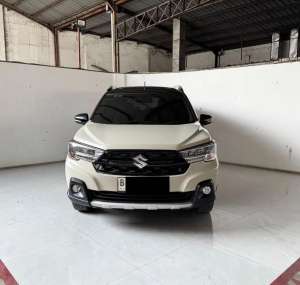 Jual bekas Suzuki XL7 Alpha hybrid At coklat muda mulus km low,lokasi di Bekasi Kota