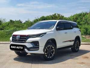 Jual bekas TDP 50 jt Toyota Fortuner 2.4 VRZ TRD AT 2021 FACELIFT,lokasi di Jakarta Selatan