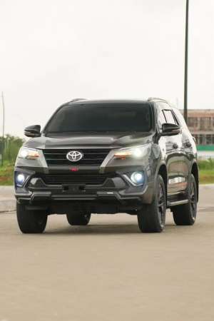 Jual bekas TempurToyota Fortuner 2.4 VRZ TRD 2020 Pajero,lokasi di Jakarta Selatan