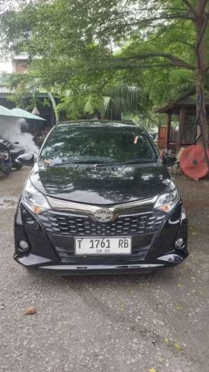 Jual bekas Toyota Calya G 2025 MT Hitam km 3.300 Record free 6x oli servis,lokasi di Karawang Kab.